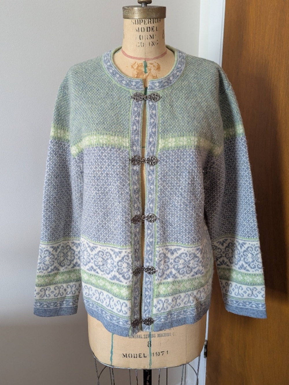 90's 100 % Wool Skyr Sweater